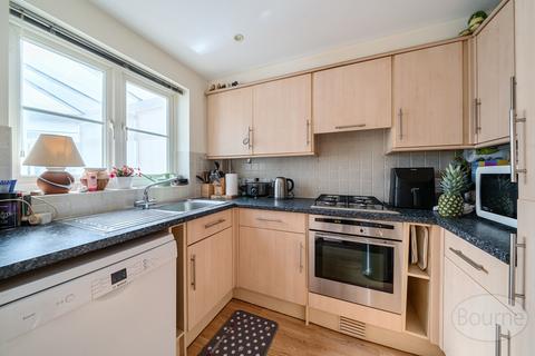 12 Lynchmere Place, Guildford, GU2 9UU