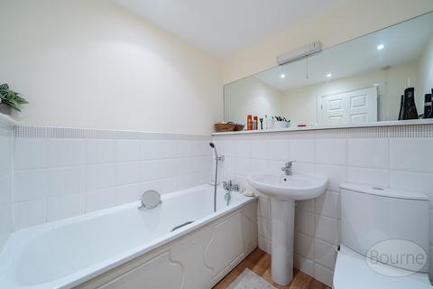12 Lynchmere Place, Guildford, GU2 9UU