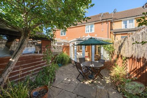 12 Lynchmere Place, Guildford, GU2 9UU