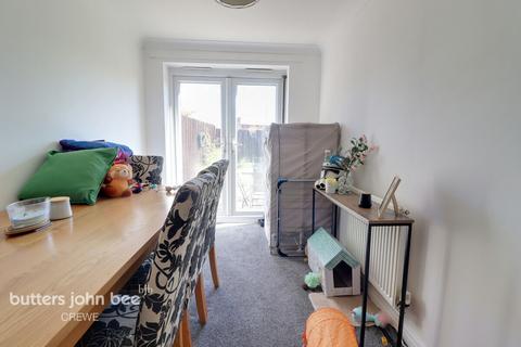 3 bedroom semi-detached house for sale, Worsdell Close, Crewe