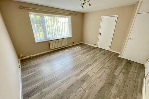 1 bedroom flat for sale, Gregories Close, Luton, Bedfordshire, LU3 1DL