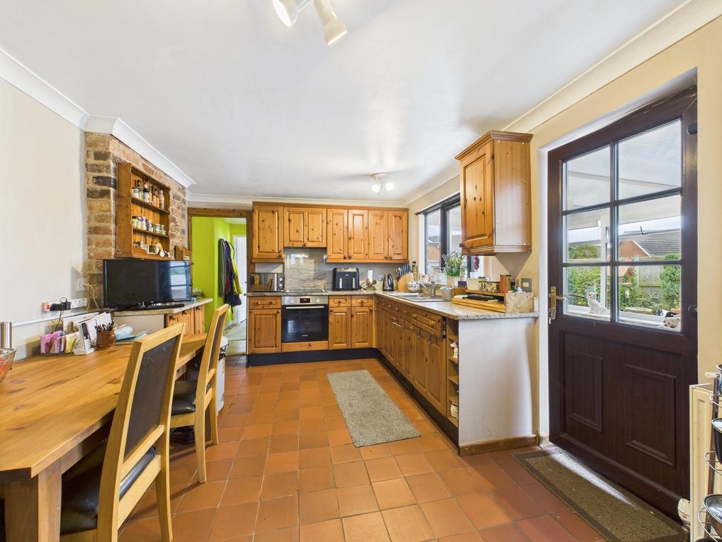 Breakfast/kitchen