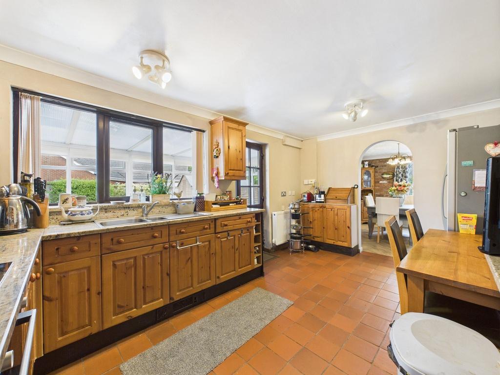Breakfast/kitchen