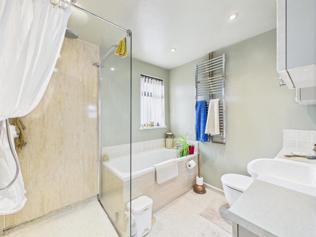 Bath &amp; shower room