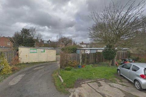 Garage to rent, Granville Road, London N12