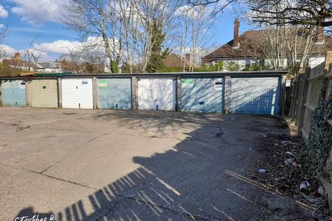 Garage to rent, Granville Road, London N12