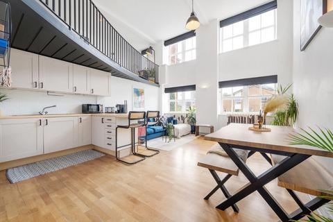 undefined, Beta Place, SW4