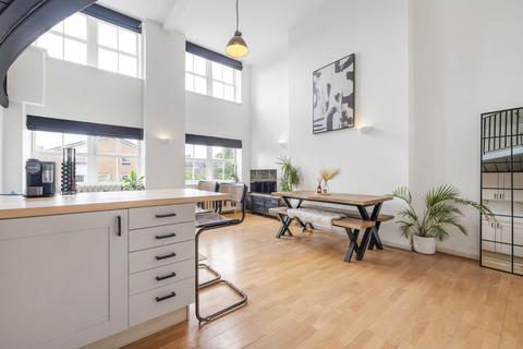 undefined, Beta Place, SW4