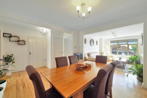 6 bedroom semi-detached house for sale, Northwood Gardens, Greenford