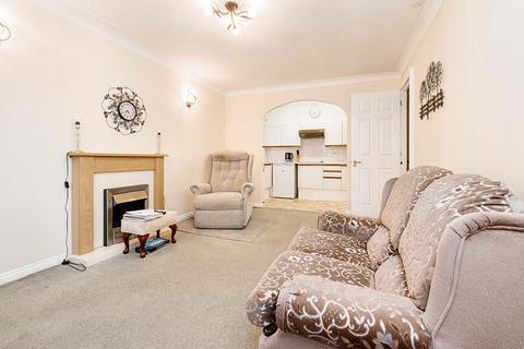 1 bedroom apartment for sale, Cunningham Close, Romford, RM6