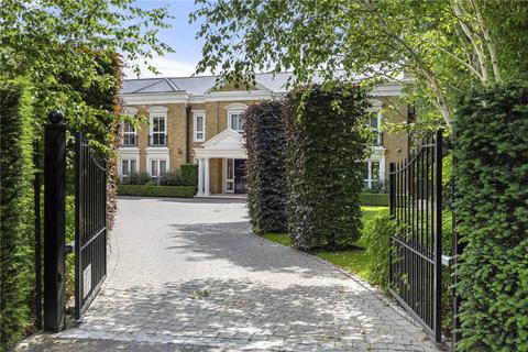 Le Chene, 12 Eaton Park, Cobham, KT11 2JE