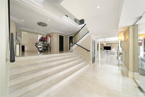 Le Chene, 12 Eaton Park, Cobham, KT11 2JE