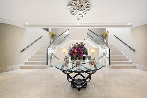 Le Chene, 12 Eaton Park, Cobham, KT11 2JE