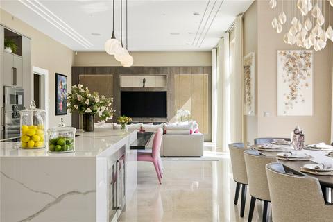 Le Chene, 12 Eaton Park, Cobham, KT11 2JE