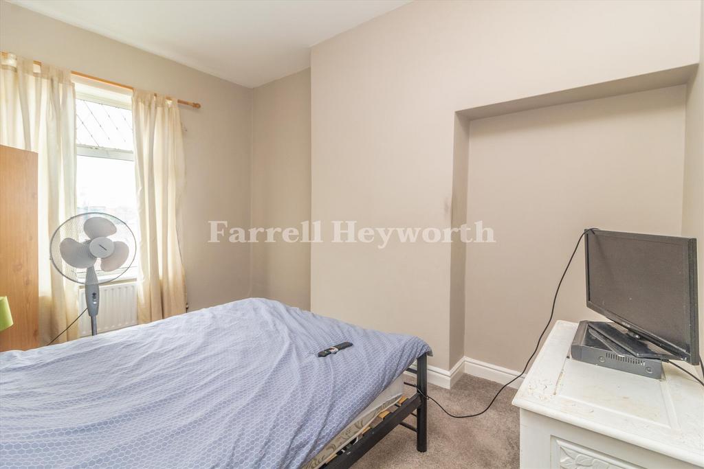 Bedroom 1 image 2