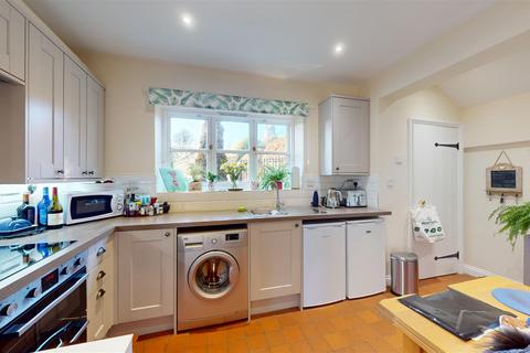 2 bedroom detached house to rent, Cecil Court, Wharf Road, Stamford