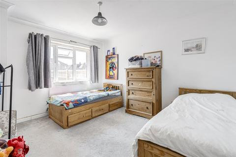 12 Benedict Drive, Worthing, BN11 2NY