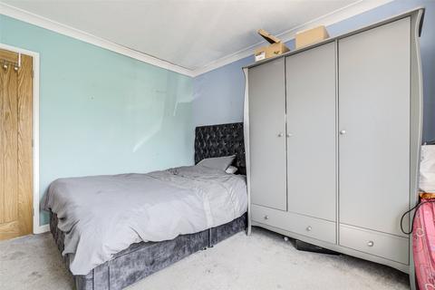 12 Benedict Drive, Worthing, BN11 2NY