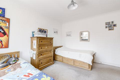 12 Benedict Drive, Worthing, BN11 2NY