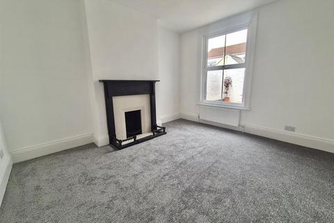 11 Cliff Terrace, Hornsea, HU18 1JA