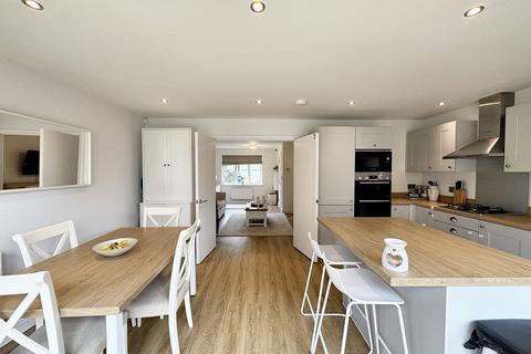 4 bedroom terraced house for sale, Hurstfield Road, Manchester M28