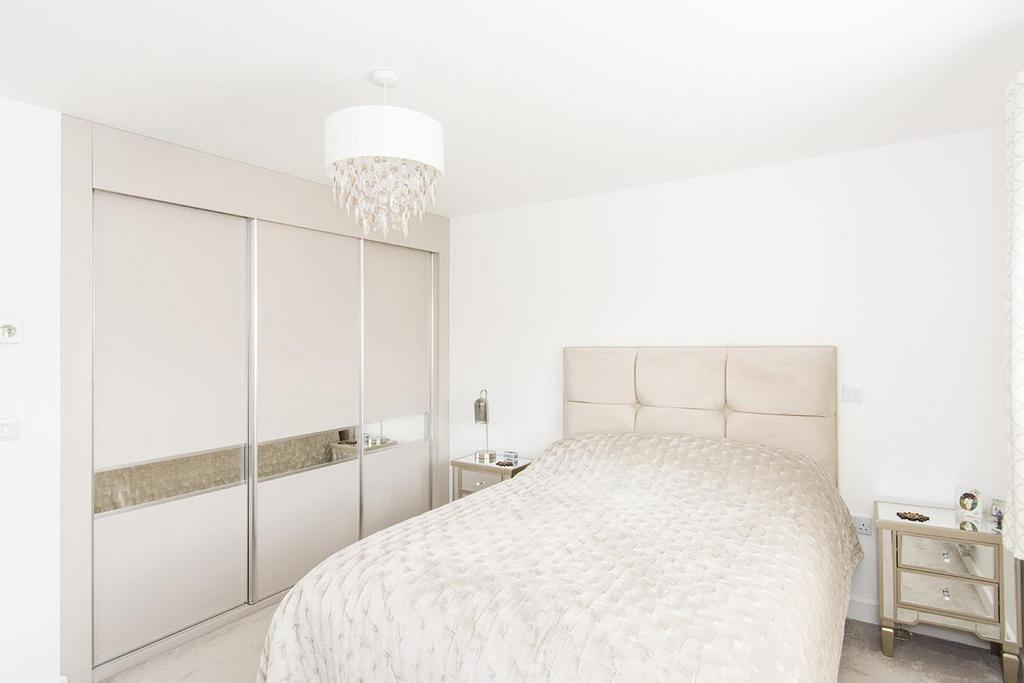 Bedroom One Photo 2