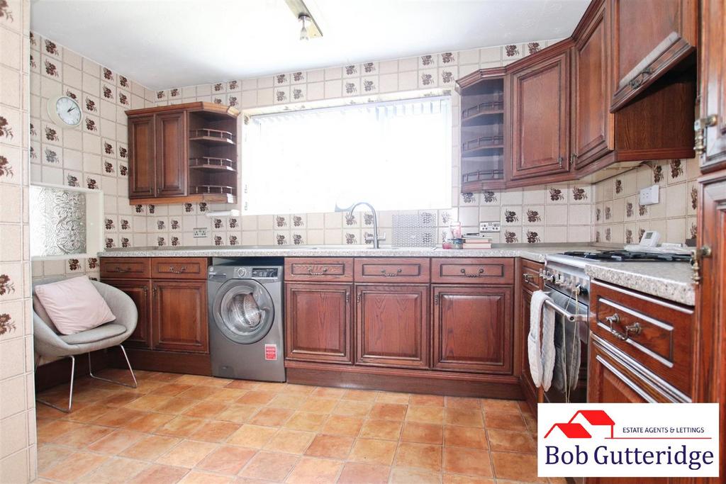 Fitted kitchen / diner