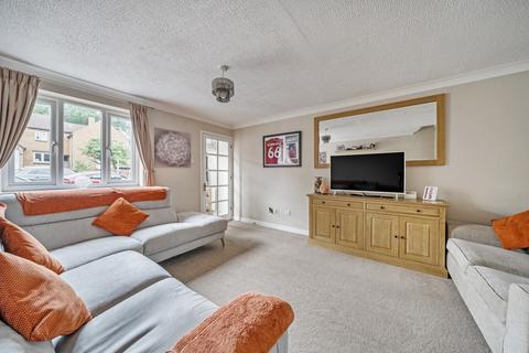 32 Darby Vale, Warfield, Bracknell, RG42 2PQ
