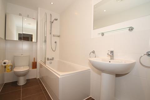 2 bedroom flat for sale, Constitution Hill, Woking GU22