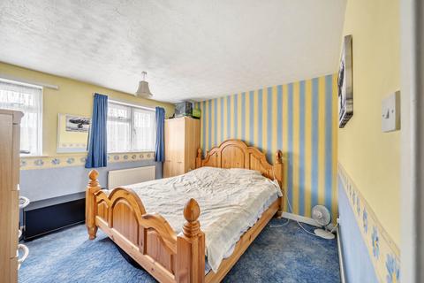 18 The Chesters, Westlea, Swindon, SN5 7DB