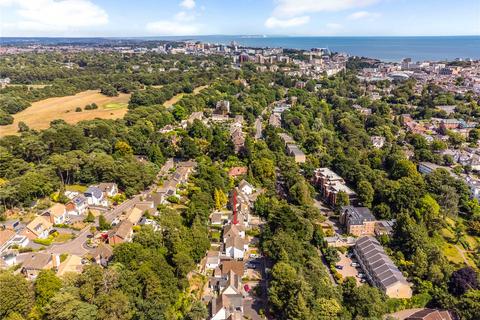 9 Benellen Gardens, Bournemouth, BH4 9LW