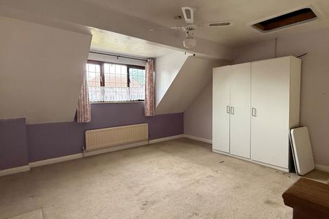 4 Low Meadow, Halling, Rochester, ME2 1LX