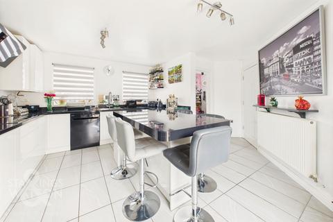 4 bedroom detached house for sale, Lavender Road, Wymondham, Norwich