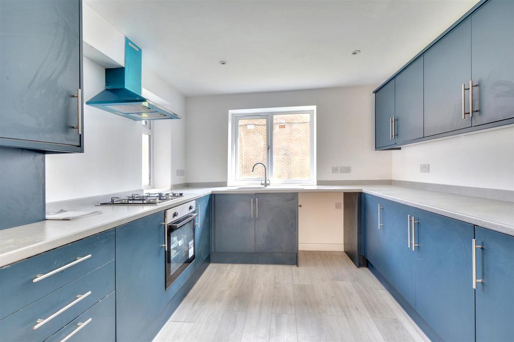Kitchen 2.jpeg
