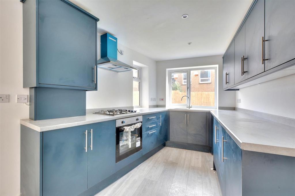 Kitchen 2.jpeg