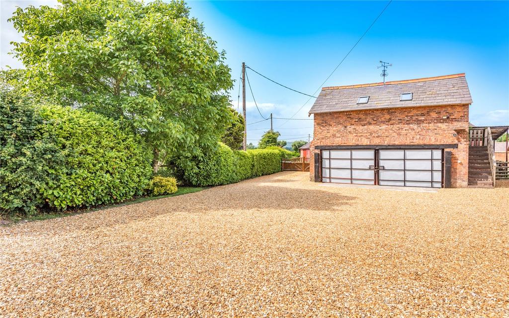 Garage/Outbuilding