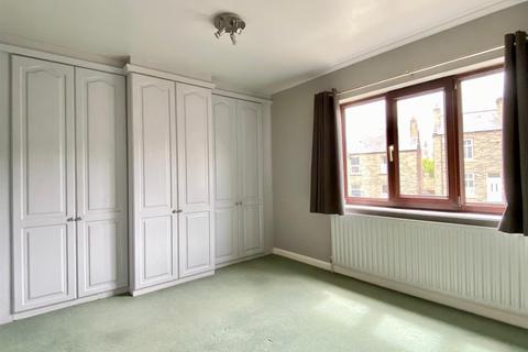 3 Trinity Grove, Brighouse, HD6 4BG