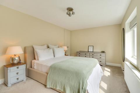 36 South Terrace, Surbiton, KT6 6HU