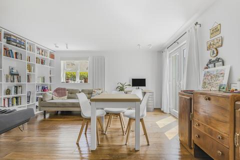 78 Cornwallis Square, London, N19 4LZ