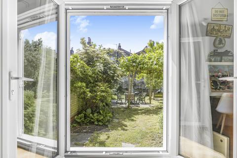 78 Cornwallis Square, London, N19 4LZ