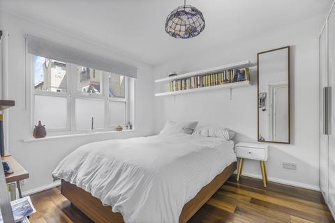 78 Cornwallis Square, London, N19 4LZ
