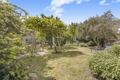 78 Cornwallis Square, London, N19 4LZ