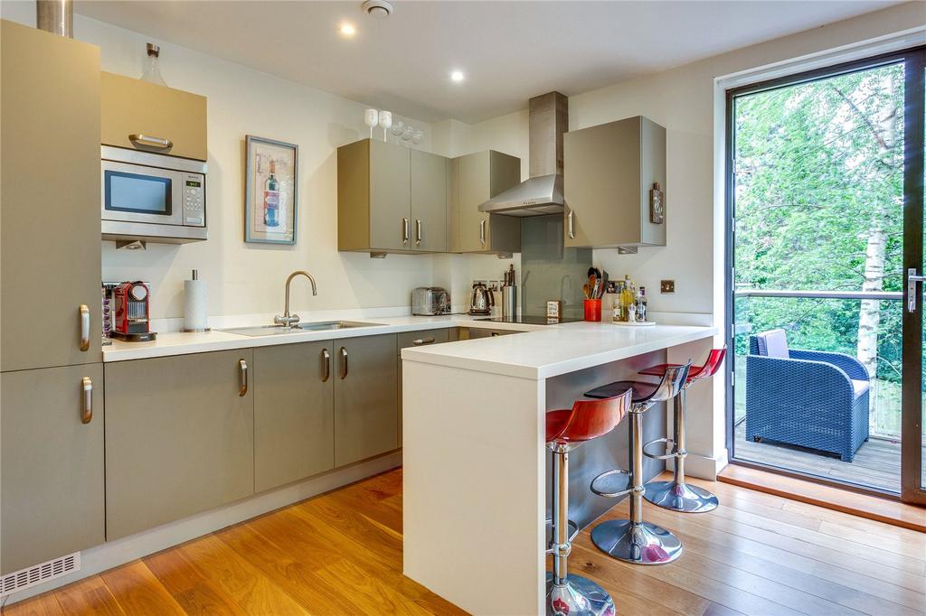 Kitchen/B'fast Bar