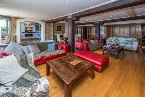 3 bedroom flat to rent, Shad Thames, London