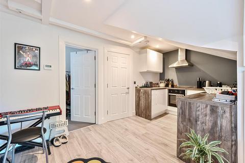 1 bedroom flat for sale, St. Pauls Avenue, London NW2
