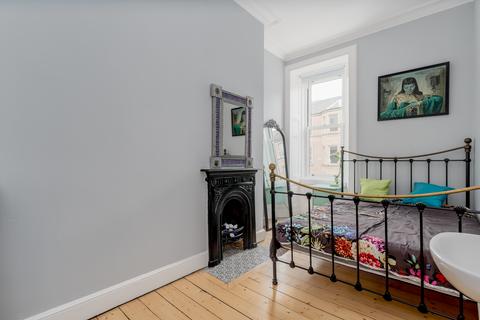19/5 Polwarth Crescent, Edinburgh, EH11 1HR
