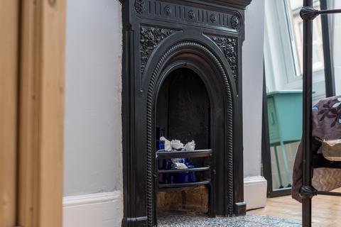 19/5 Polwarth Crescent, Edinburgh, EH11 1HR
