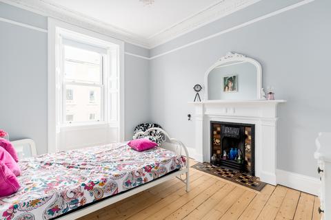 19/5 Polwarth Crescent, Edinburgh, EH11 1HR