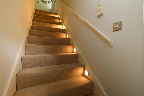 1 bedroom maisonette for sale, Loxford Close, Caterham CR3