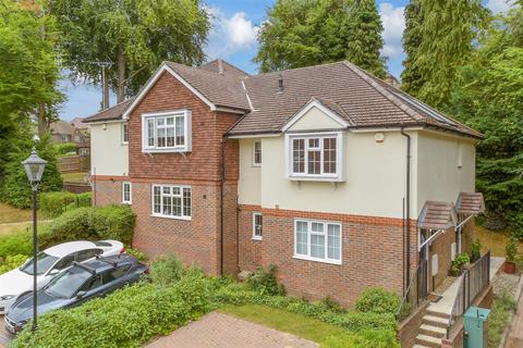 1 bedroom maisonette for sale, Loxford Close, Caterham CR3